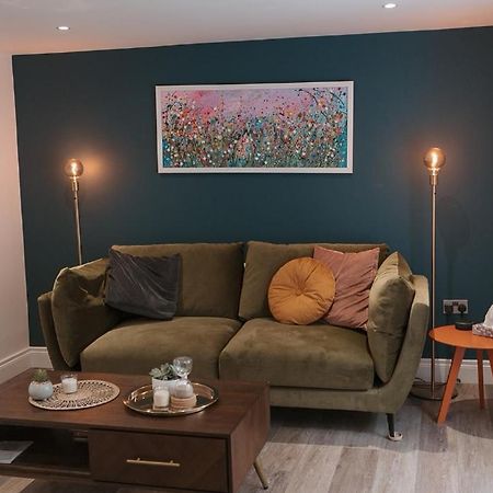 Apartment At 68 Saintfield Exteriör bild